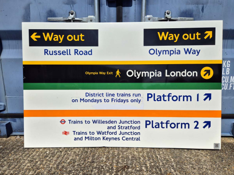 Olympia London Wayfinder (1502024)