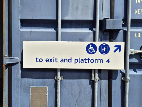 To exit and Platform 4  (1582024)