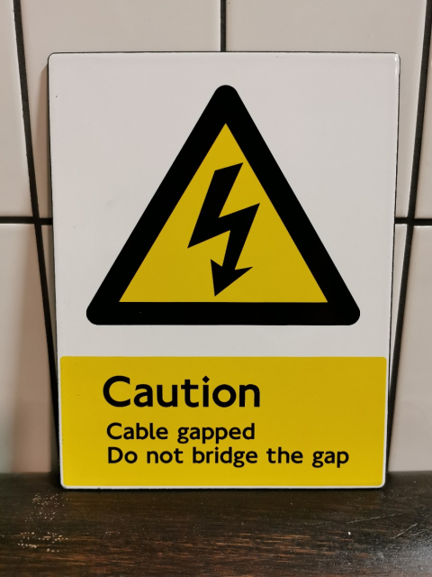 Caution Cable - Gapped Do not Bridge the Gap Sign